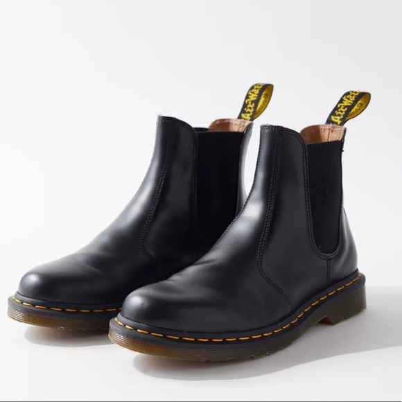 Dr. Martens 2976 Smooth Chelsea Boot - Picture 3 of 9